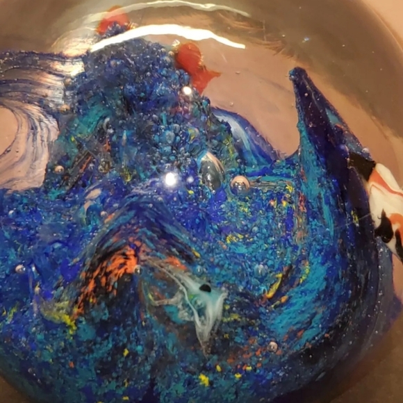 Vintage Crystal Clear Aquarium Art Paperweight Crystal Globe Expertly Crafted - Picture 4 of 12